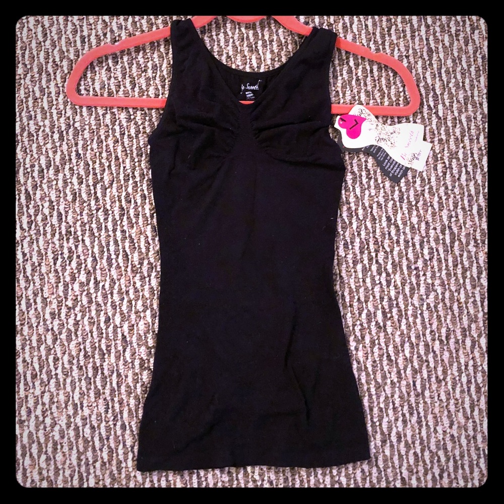 Black shape wear top size Large NWT!